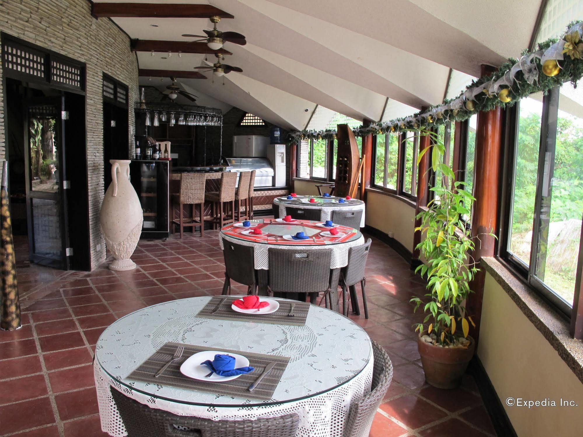 Utopia Resort & Spa Puerto Galera Exterior foto